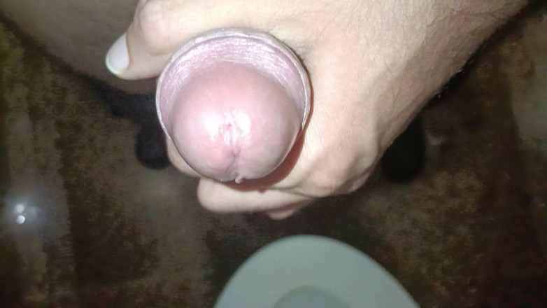 Desi shikha: Индийский мужик мастурбирует в туалете