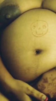 Señora pregnent jugando coño con show desnudo