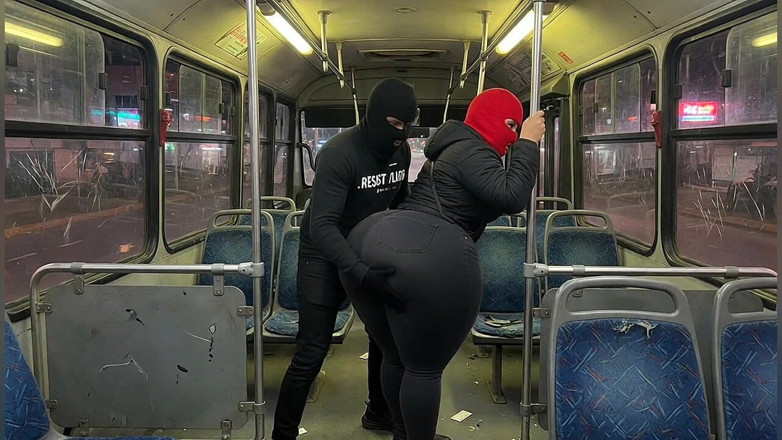 Animate golden: Une fille à gros cul en legging rose dans un bus...