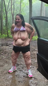 Mud Wrestling e Esguichando com Uma Pessoa