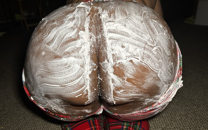 VIXXENTEE: 玩弄被鞭打的奶油和樱桃