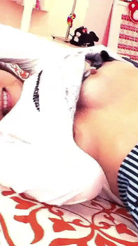 Amaenbo una teen asiatica del college fa al fratellastro un pompino caldo