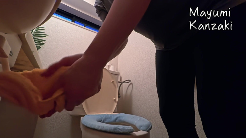 Mayumi Kanzaki: Vita Quotidiana Di Una Moglie Giapponese - Toilet