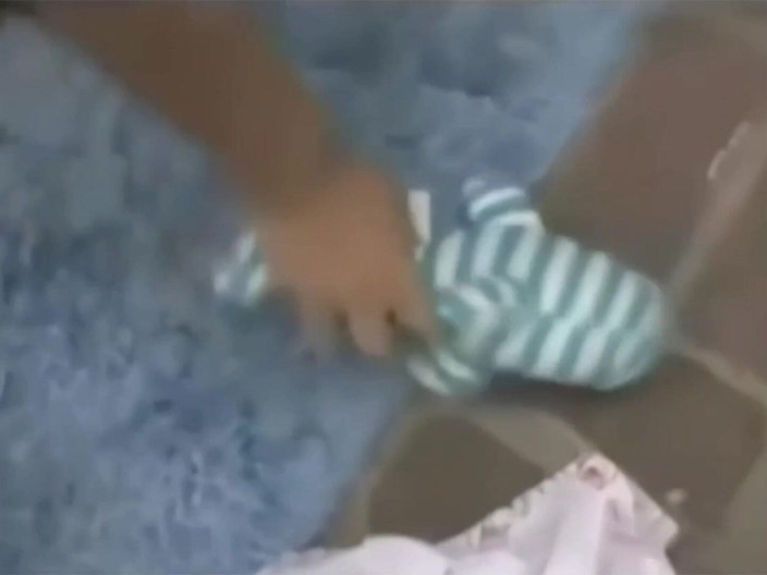 Cumbizz: Uma vadia de 18 anos engole tudo