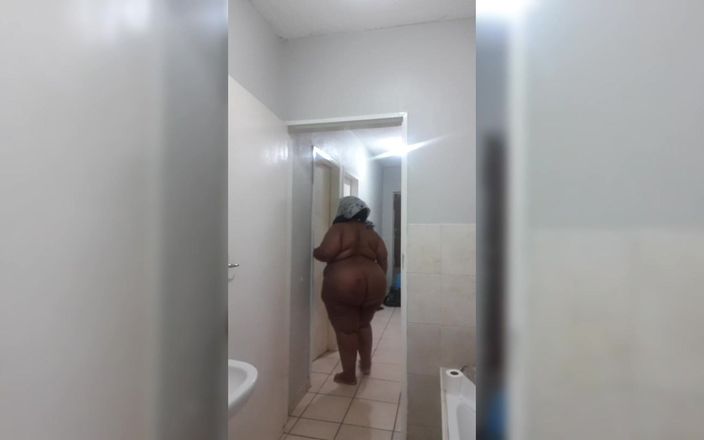 Masked curvy pears: Svart BBW Moster rengöring efter dusch II