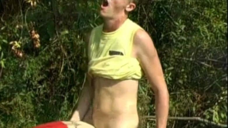 HOT BAREBACK BOYS C HANNEL: Fucking in Exhib Outdoor Is so Good