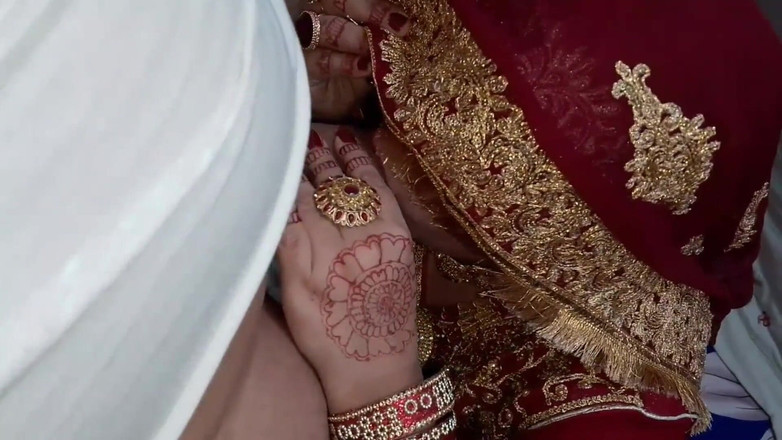 QueenbeautyQB: 印度妻子和丈夫的第一夜性爱 suhagraat