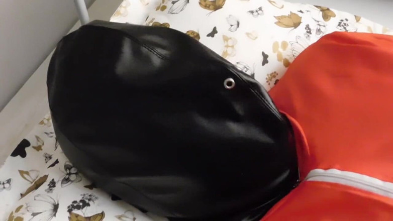 Nylon Ann: ถุงน่องหนังกับหน้ากาก