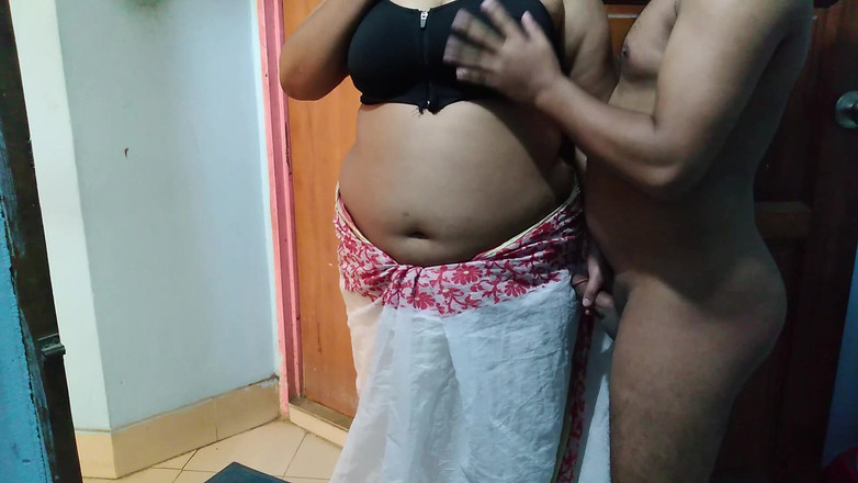 Aria Mia: Tamil büyük memeli ve büyük götlü desi saree teyze iki...