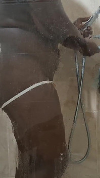 我的前女友等着我洗澡，狠狠地操我