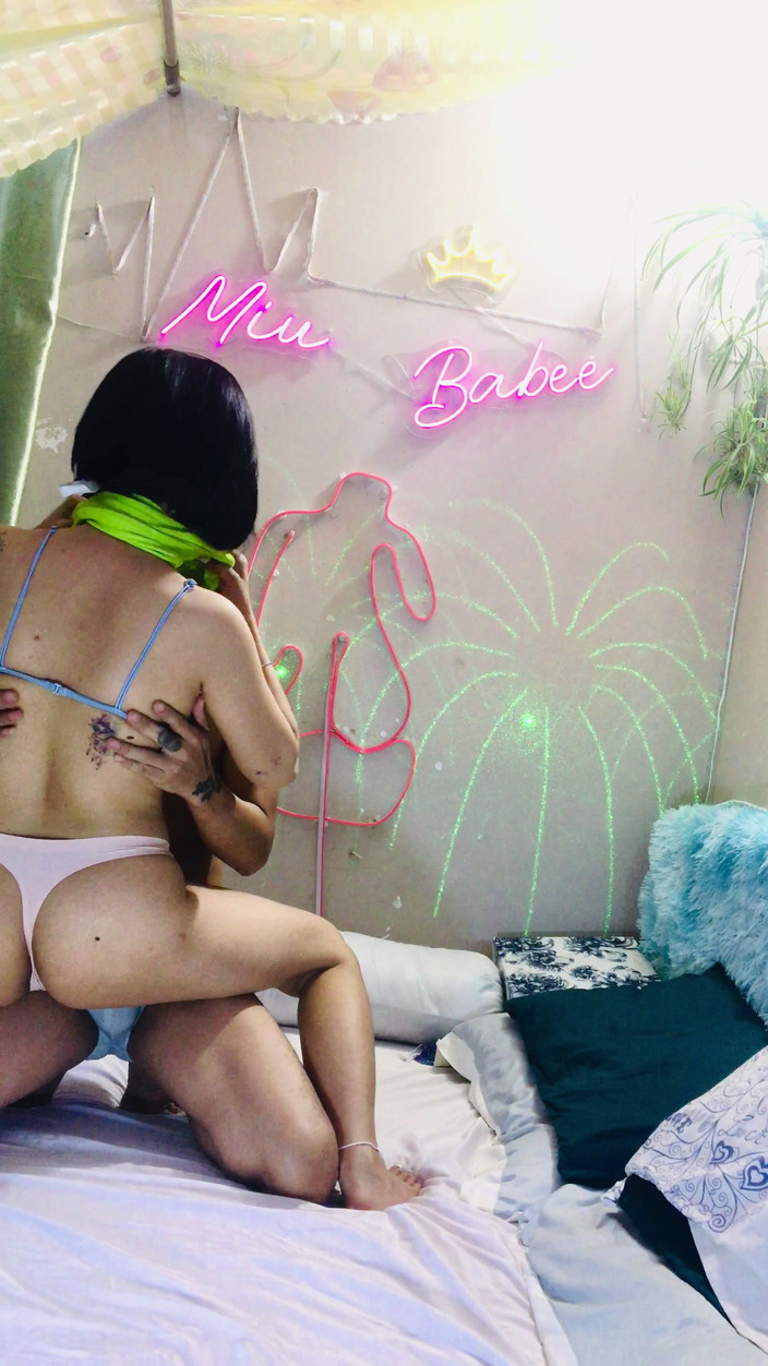 MiuBabee: Singaporean Girl Seduces Her Lover