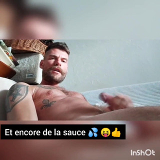 Thiebaud X Modele: Dotado tatuado se masturba y eyacula