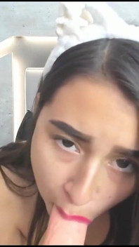 Muie sexy pe un vibrator
