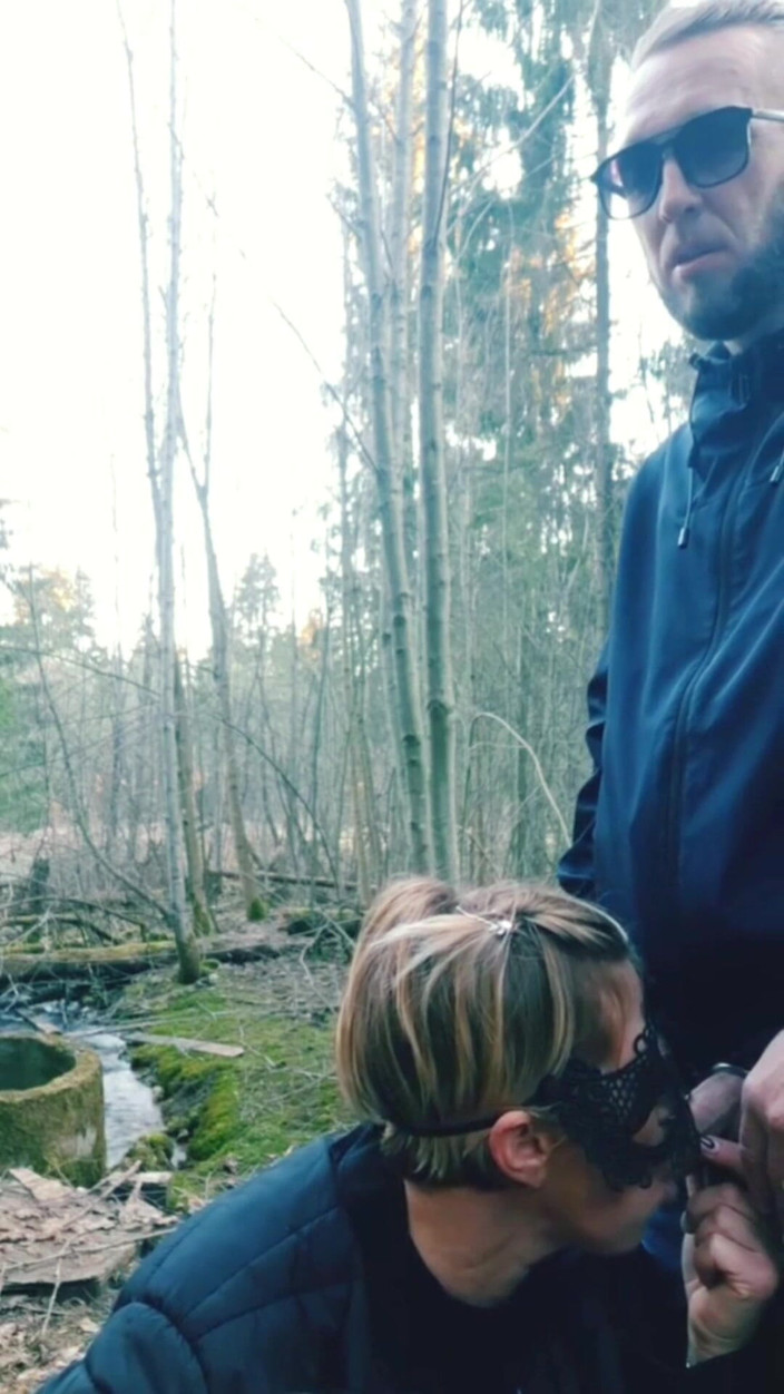 Crazyfamily 1970: Мачеха сосала мне член в лесу