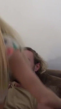 Remaja blonde Carmel A dipancut muka oleh Jonny C