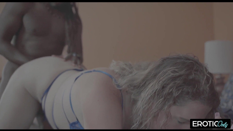 CurvyMilfs: Blonde Babe's Ass Stretched Wide with Throbbing Tail Plug