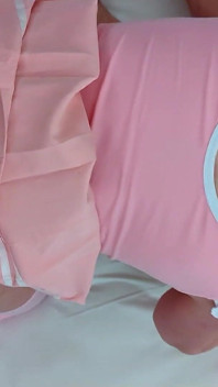 호텔에서 아마추어 MMF 쓰리섬을 위해 두 남자를 따먹는 독일 금발 소녀