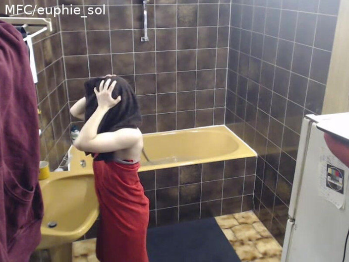 The Antichristrix: ดูฉันเปลื้องผ้าและอาบน้ํา