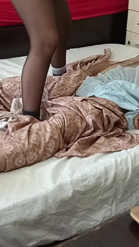 Massaggio nylon di una coppia amatoriale