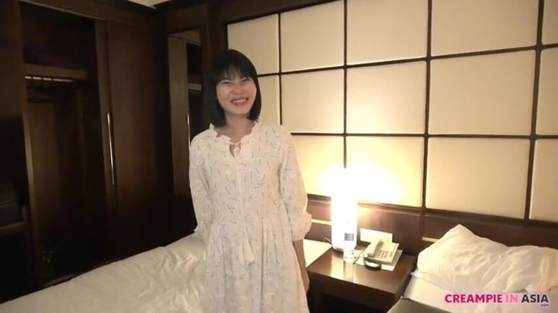 Creampie In Asia: Ma krzywe, duże cycki i piękny tyłek, seks jest oklep...