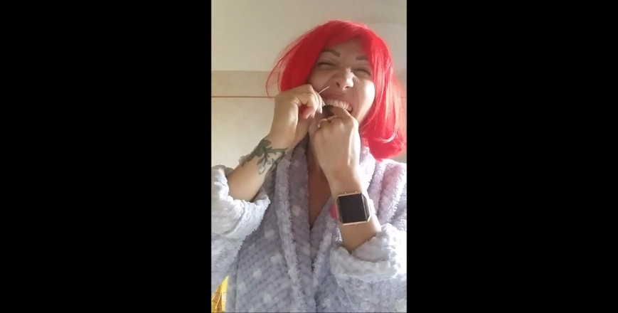 savannahamatoriale: 이빨을 닦는 것이 중요하고 Chantal은 그녀의 입을 채우는 것을 좋아합니다 ... 치약