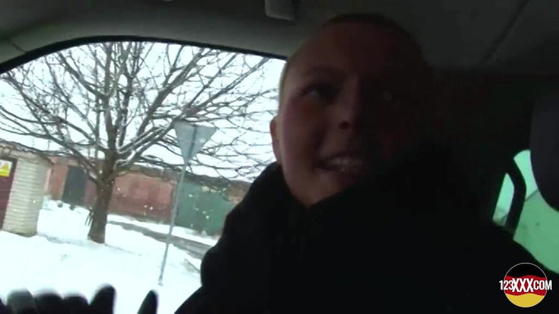 123XXX - Fucked Amateurs in Germany!: Дівчину підхоплюють для гарячої дії в фургоні