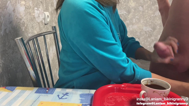 Ladyloveyoung60: おばあちゃんCFNM食品フェチのためのクリーム兼コーヒー