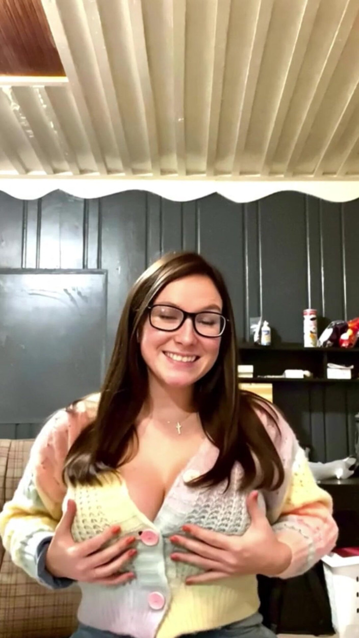 Gonna make you squirt: Pemilik 36f saya menutup saya bermain dengan buah dada saya di...