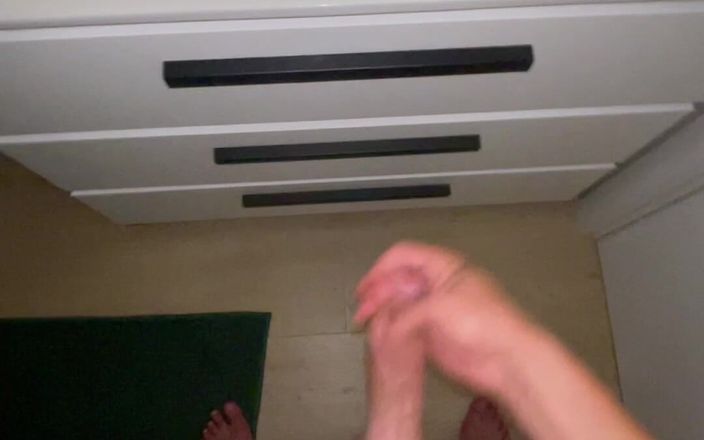 Harry_Jen: Harry_jen | POV solo homem se masturbando para gozar