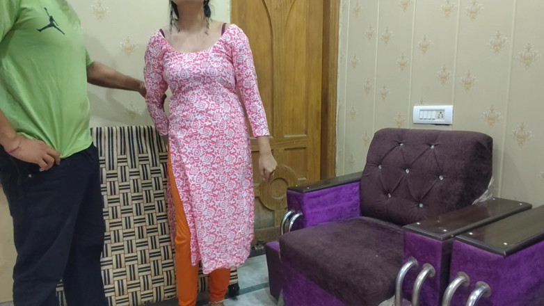 Hornycouple149: Stiefzus en stiefbroer maken seksrelatie in opslagruimte, Indische hete meid...