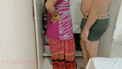 Hotty Jiya Sharmaa: XXX zimmermädchen Ficken in Aalmari in pink sari