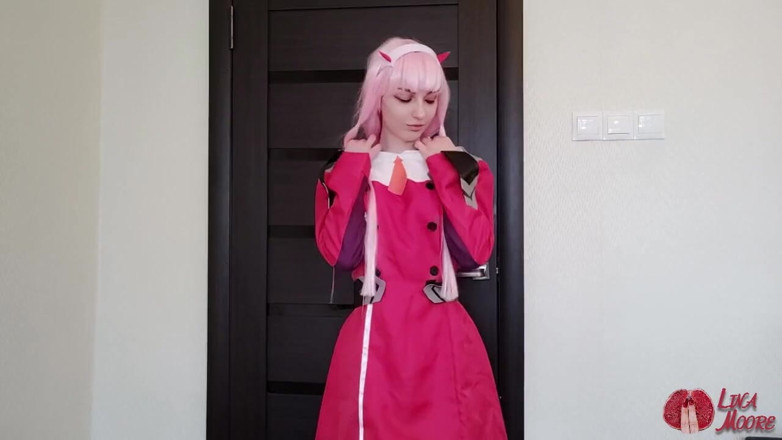 Lina Moore: Zero Two reçoit un creampie anal