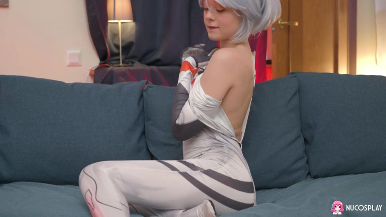 Nu Cosplay: Eva Barbie a une si jolie chatte