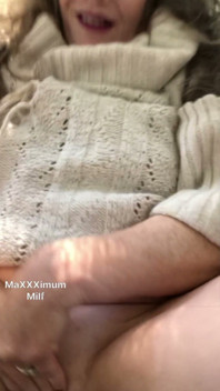 Sexy rijpe vrouw pov hangmat neukpartij buitenshuis! Maxxximummilf