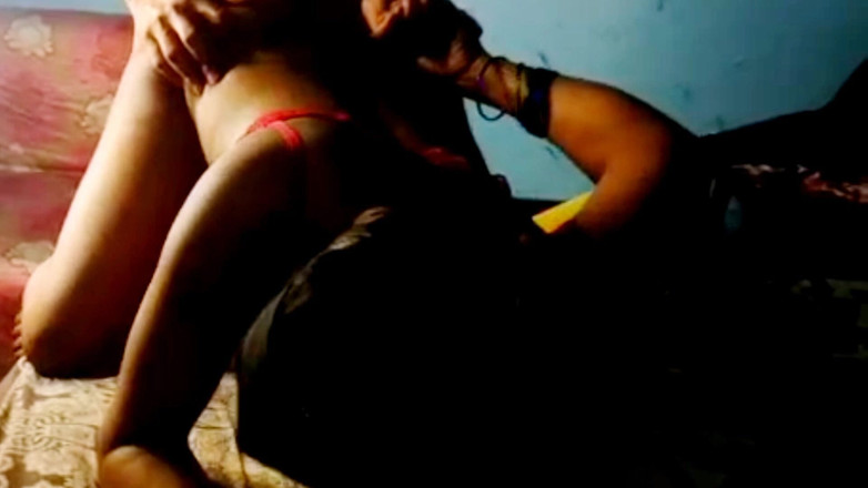 Sabina244: Pieprzony Desi Duży tyłek w Piesek