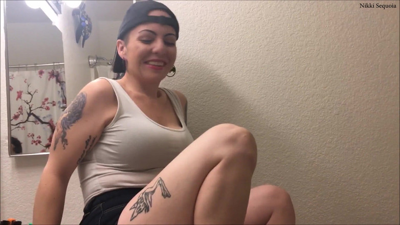 Nikki's Fetishes: Sua meia-irmã mais velha entra - JOI