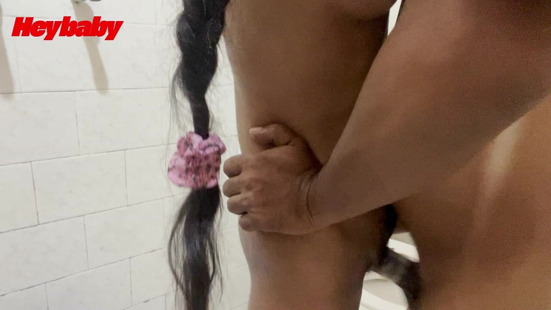 Heybaby: Una ragazzina o la bambola scopano duramente quando sono alla...