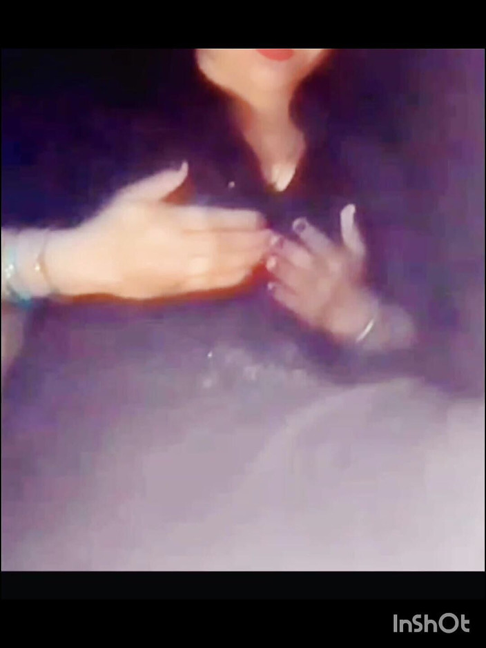 TricolorMusic3: Я положила баган внутрь меня, это обижено, но в волнении я не почувствовала сердце