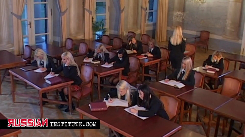 Russian Institute: Ellen Saint her şeye açık
