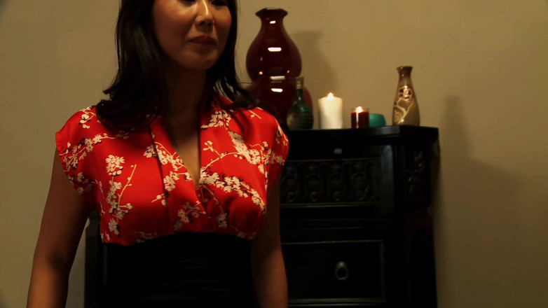 FapFlare: Beti Hana在深喉之前抚摸并拉扯