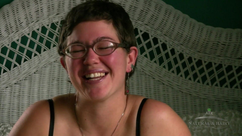 ATK Fans (Hairy): Avery est heureuse de parler d'elle