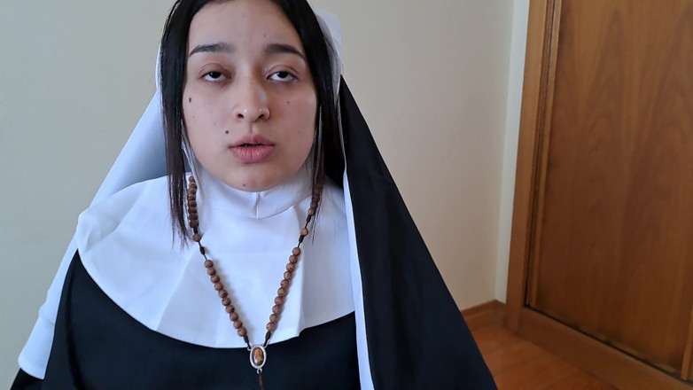 Miss Squirting: Monja peca por primera vez