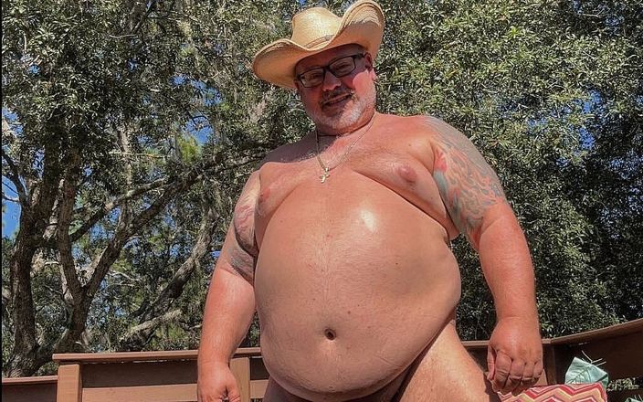 Hand-Free-Daddy-Chub: Ковбой Барниард, пухлый отчим развлекается под музыку деревни