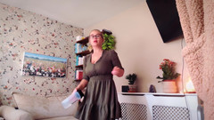 JessieHH: Elle se fait prendre par des belles-mères qui se lavent...