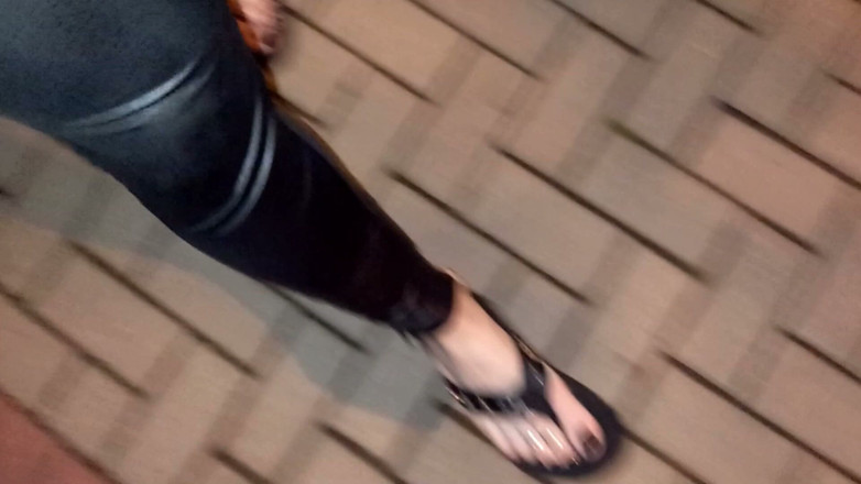 Heelex: Sexy Feet Lover on a Night Stroll