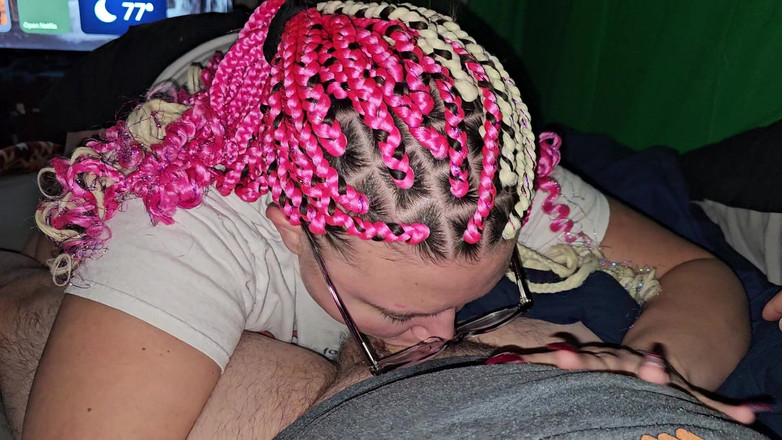 Funhousewife69: Đôi mắt xinh đẹp thổi kèn tuyệt vời nhìn lên