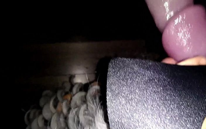 Sexsicouple: Chia sẻ vợ đĩ tận hưởng trong cabin gloryhole với bạn...