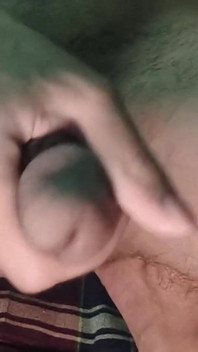 Il culo di twink gay si spalanca con un dildo fatto a mano