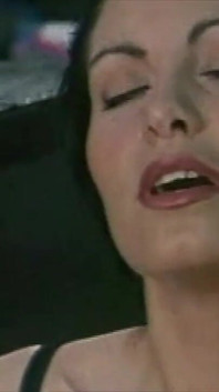 Ich wurde vom ladenangestellten in mein gesicht gespritzt