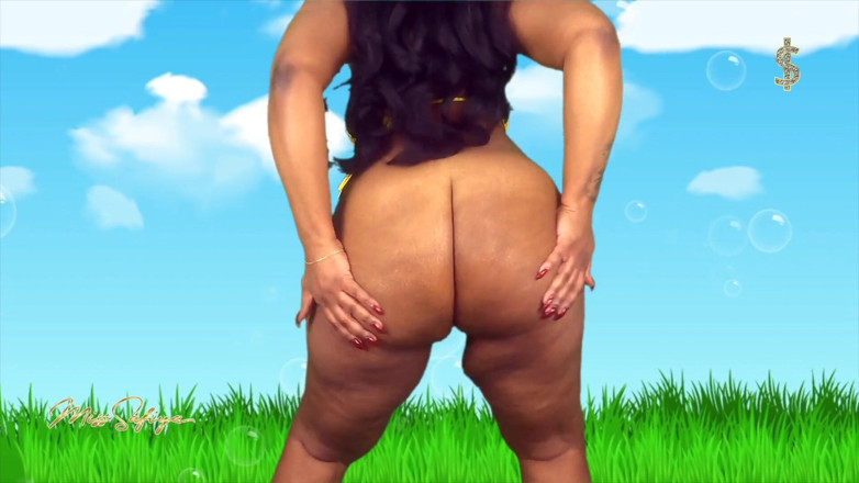 Miss-Safiya: Twerking en mi bikini Pikachu
